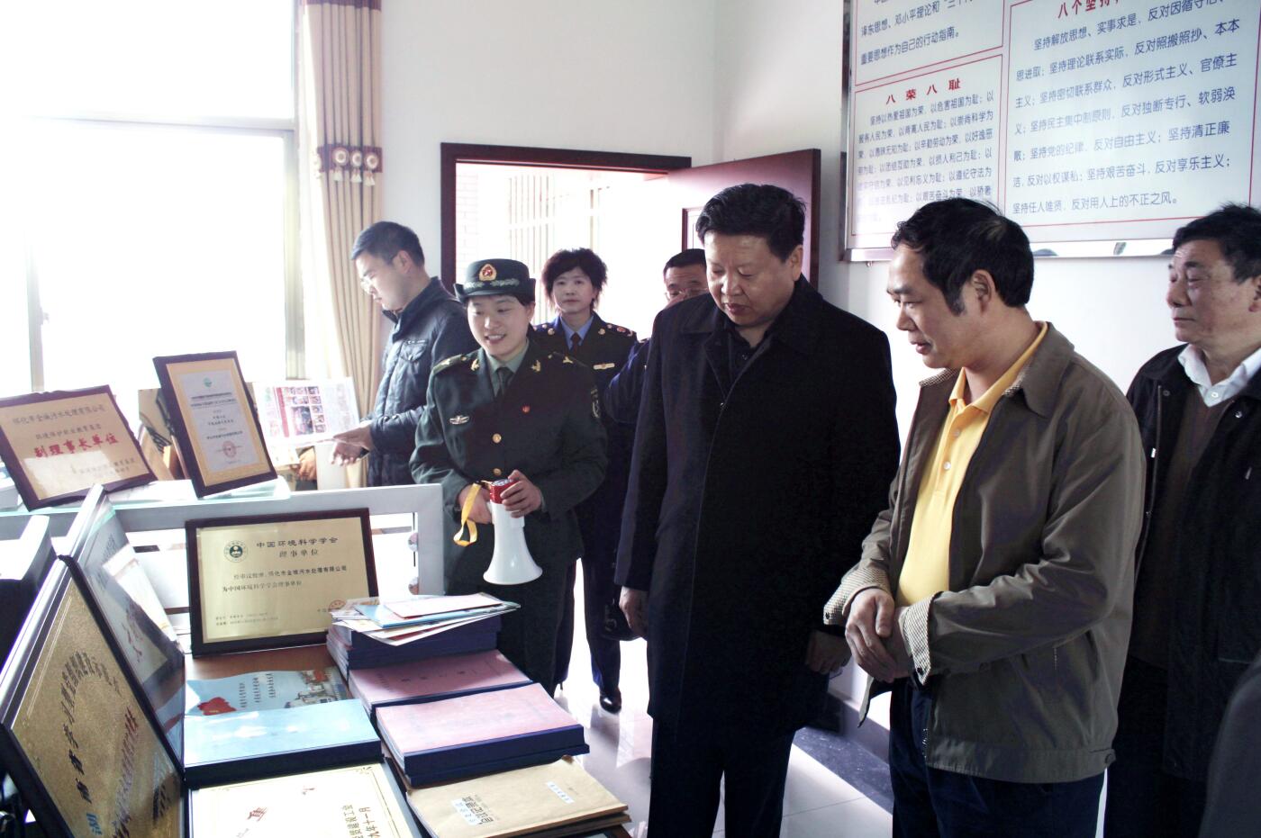 2011年3月，國家工商局總局個(gè)體司司長李玉家受中央組織部委托視察公司黨建工作.JPG