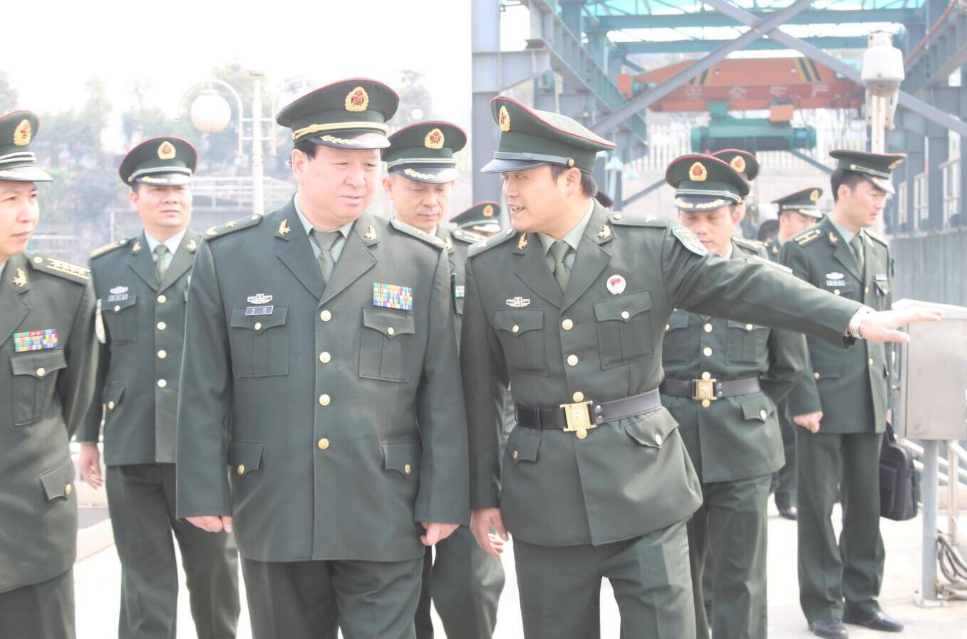 2011年3月，時(shí)任省軍區(qū)政治部原主任劉新將軍蒞臨公司視察.jpg