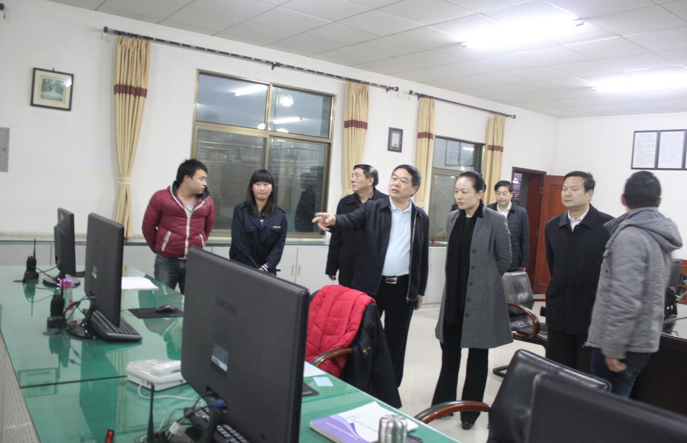 2014年1月，時(shí)任懷化市市長李暉蒞臨公司調(diào)研.JPG